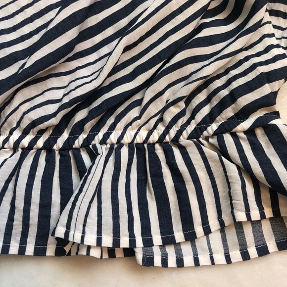 Express Women’s V Neckline Shirt | Size Small - Picture 5 of 5